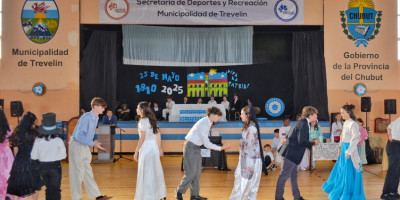 Con un Polideportivo Municipal Evita colmado, Trevelin celebró el acto central por la Revolución de Mayo. Con un Polideportivo Municipal Evita colmado, Trevelin celebró el acto central por la Revolución de Mayo.
