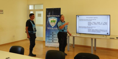 Charla Informativa sobre Seguridad Digital por la Policía Comunitaria de Trevelin.