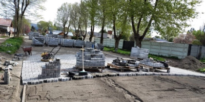 Continúan los trabajos de adoquinado en Trevelin.