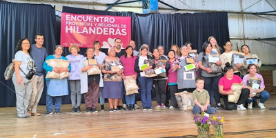 Destacada participación de artesanas de Lago Rosario en el encuentro de hilanderas.