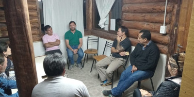 El intendente Ingram se reunió con la nueva junta vecinal de Aldea Escolar.