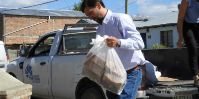 Entrega de productos Granix a vecinos en situación de vulnerabilidad.