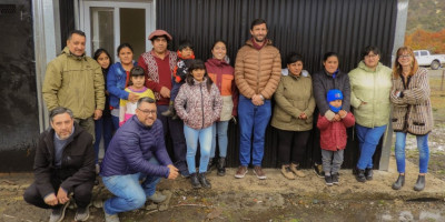 Entregaron otras cuatro viviendas en Lago Rosario y Sierra Colorada