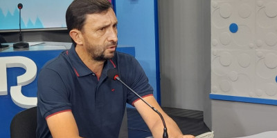 El intendente Héctor Ingram en Canal 4 de Esquel.