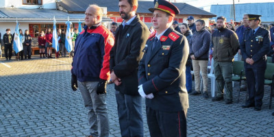 La Municipalidad de Trevelin reafirma su compromiso con los Bomberos Voluntarios en su día. La Municipalidad de Trevelin reafirma su compromiso con los Bomberos Voluntarios en su día.
