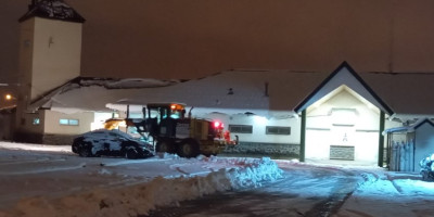 La Municipalidad de Trevelin y sus Parajes despliega un operativo de despeje tras la nevada.