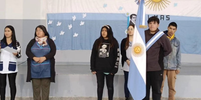 Promesa a la Bandera en la Escuela Especial N° 531.