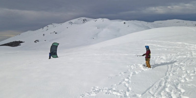 Evalúan impulsar el Snow Kite en Sierra Colorada.