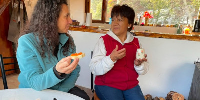 Trevelin conecta saberes: encuentro gastronómico entre la cocina ancestral y la cocina de estación en Sierra Colorada.