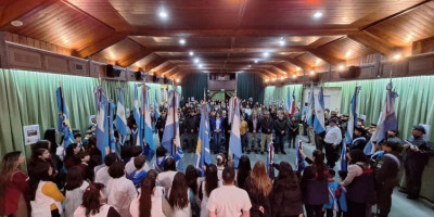 Trevelin conmemoró el 210° aniversario de la Declaración de la Independencia con un emotivo acto comunitario.