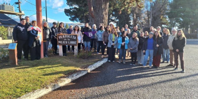 Trevelin rindió homenaje a Johana Sáez y Cristina Cayecul.
