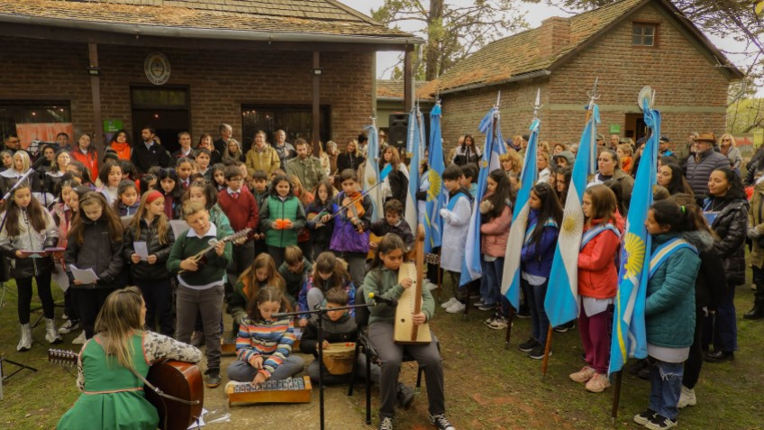 Acto por el Histórico Pronunciamiento en la Escuela 18 de Trevelin