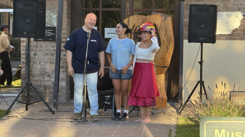 Artistas locales se unieron en un festival solidario en beneficio de los Bomberos Voluntarios.
