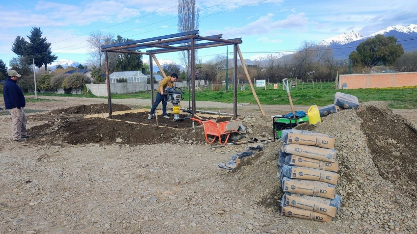 Avanza construcción de garita en acceso norte.