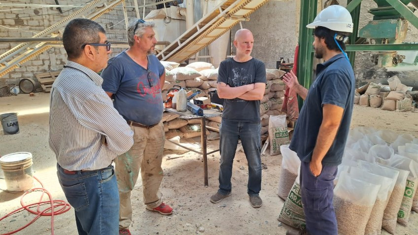 Empresa Trevelinense inició el proceso para certificar la calidad IRAM de sus pellets de conífera.