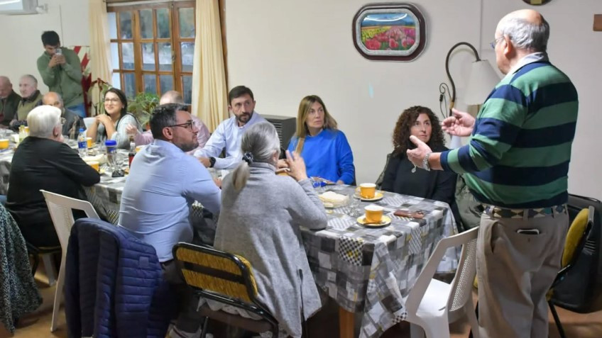 Encuentro institucional refuerza el trabajo conjunto y celebra un logro histórico para jubilados de Trevelin.