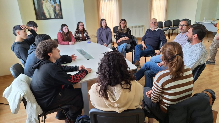 Estudiantes de la Escuela 7724 de Aldea Escolar visitaron el Municipio de Trevelin.