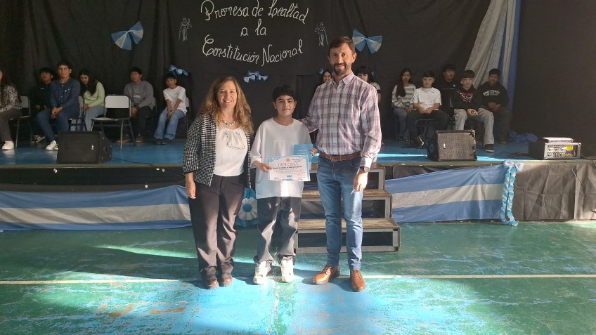 Estudiantes de Trevelin y sus Parajes realizaron la Promesa a la Constitución Nacional.