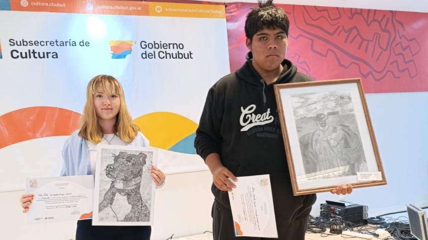 Final de los culturales Chubutenses. Tres jóvenes de Trevelin recibieron premios en dibujo y pintura.