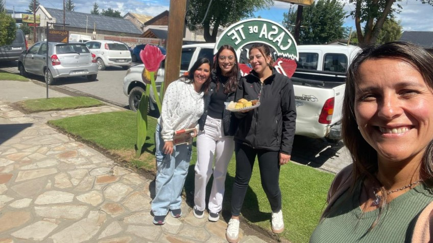 Informantes turísticas recorrieron la Casa de Té Nain Maggie.