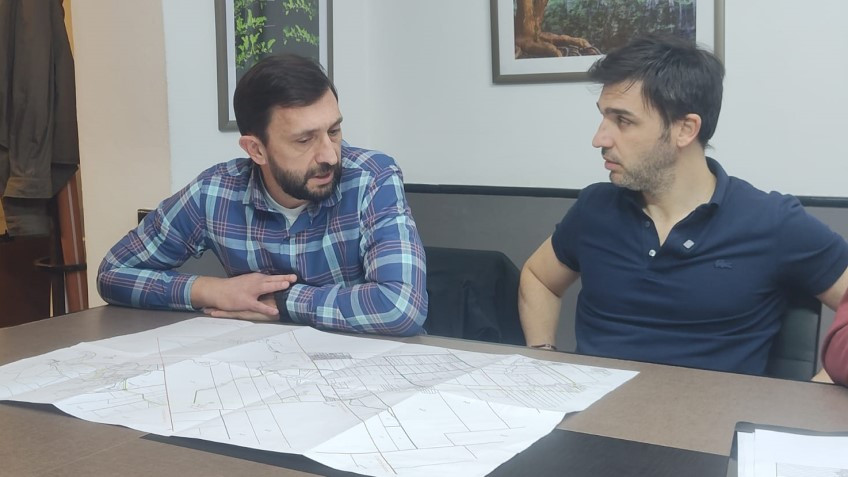 Ingram presentó a Torres un proyecto para llevar gas de red a Los Cipreses.