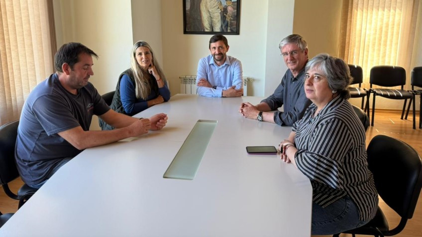 Ingram recibió a diputados Ongarato y Caminoa.