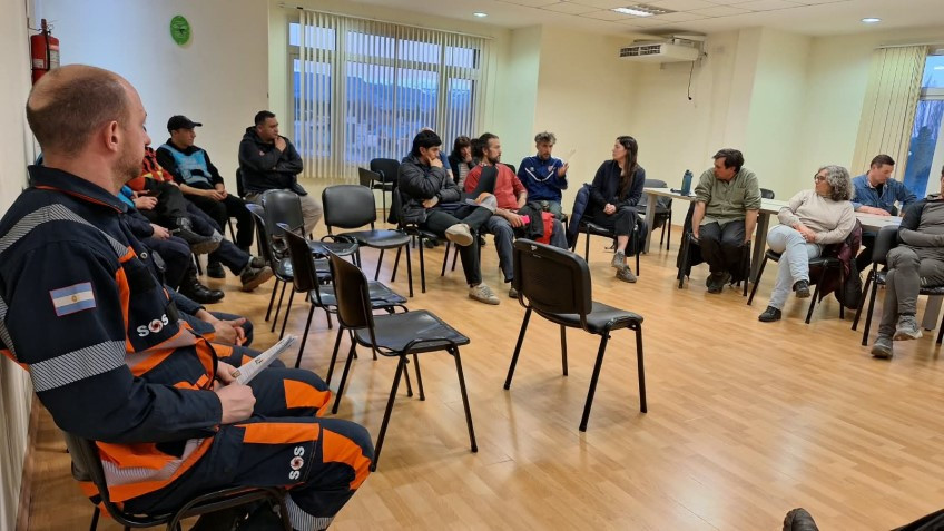 Prevención de incendios. Reuniones con vecinos de los callejones en Trevelin.