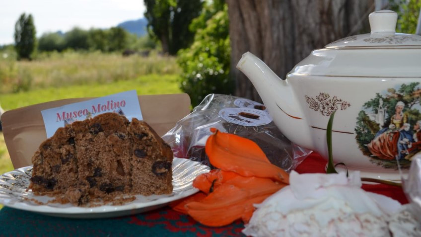 Trevelin celebró la segunda Fiesta de la Torta Negra Galesa del Valle 16 de Octubre.