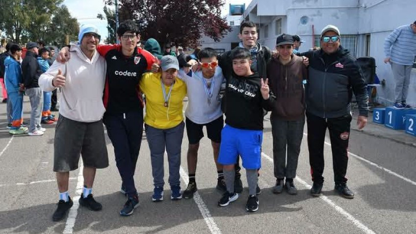 David Chávez se destacó en el Provincial de Atletismo PCD.